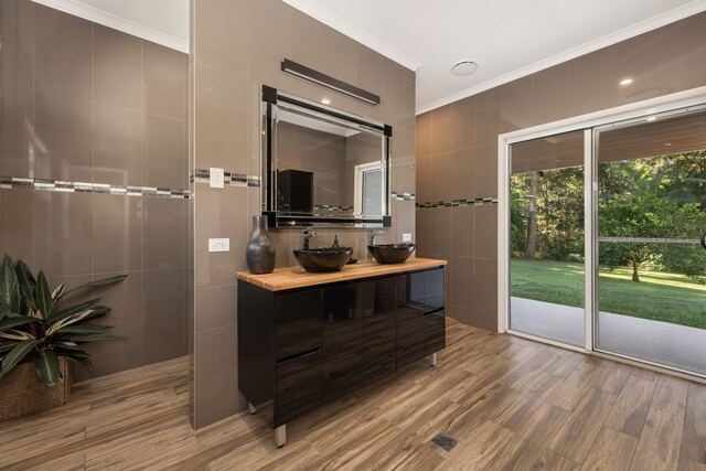 Ensuite with double vanity